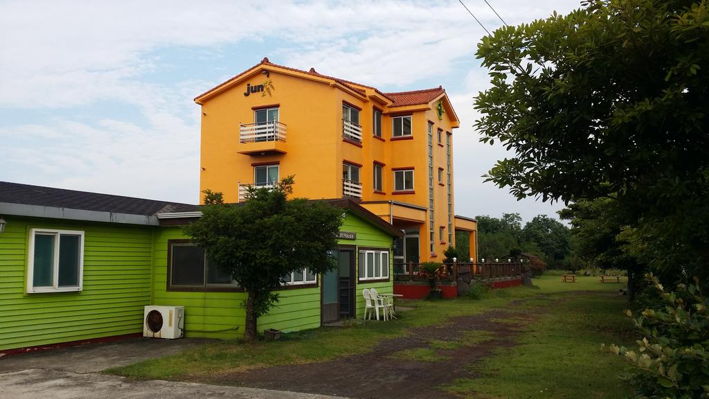 Cheap guesthouse in Jeju island Jun House (1)