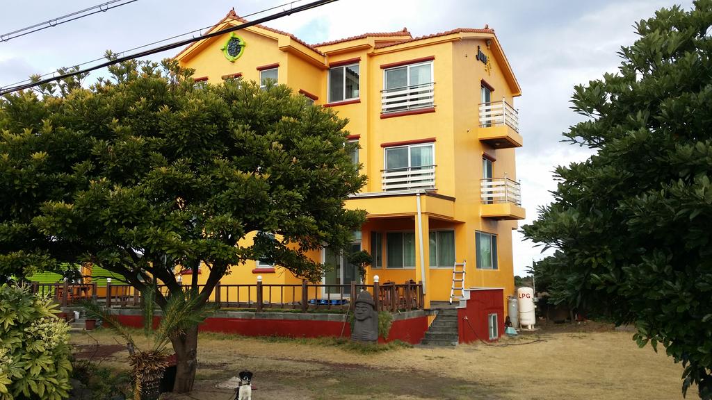 Cheap guesthouse in Jeju island Jun House (1)