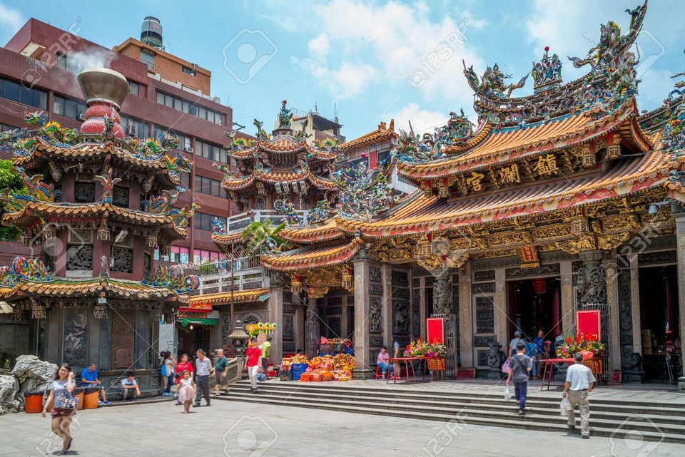 Best places to visit in Taichung Dajia Jenn Lann Temple (2)