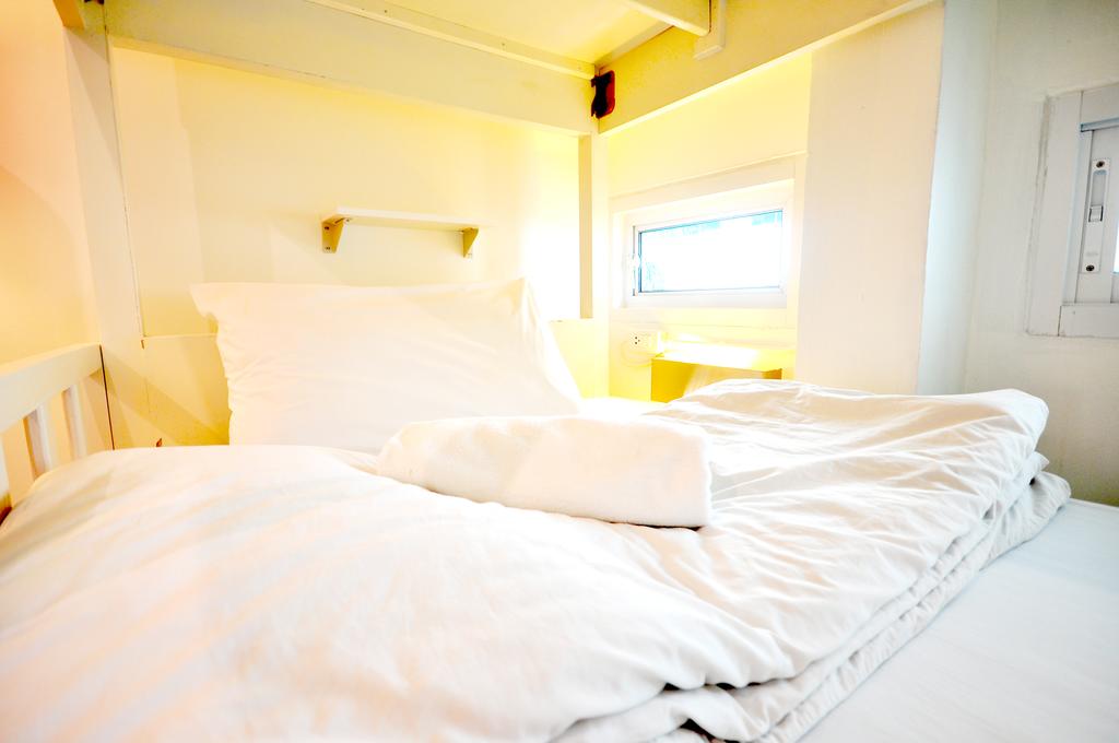 Best homestay in Bangkok HQ Hostel Silom thailand (1)