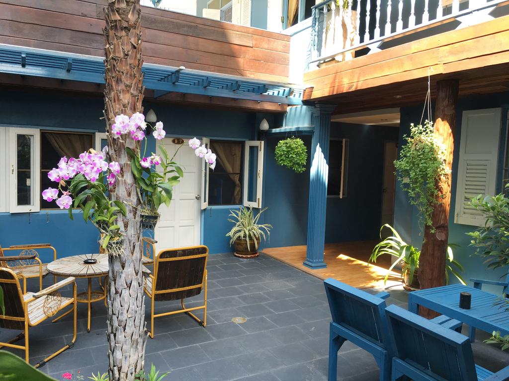 Cheap homestay in Bangkok Blue Chang House (1)