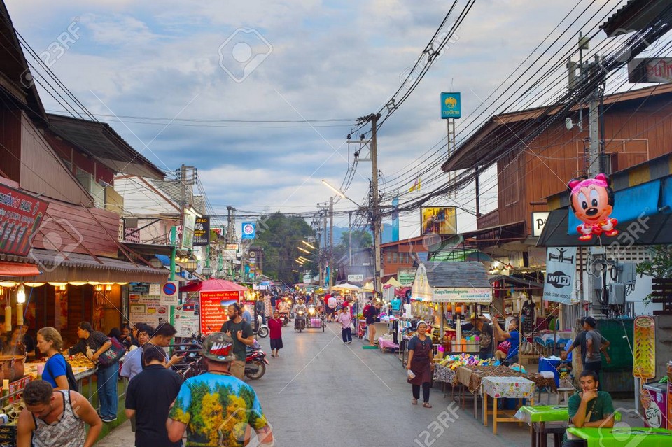 Explore the Pai night market (1)