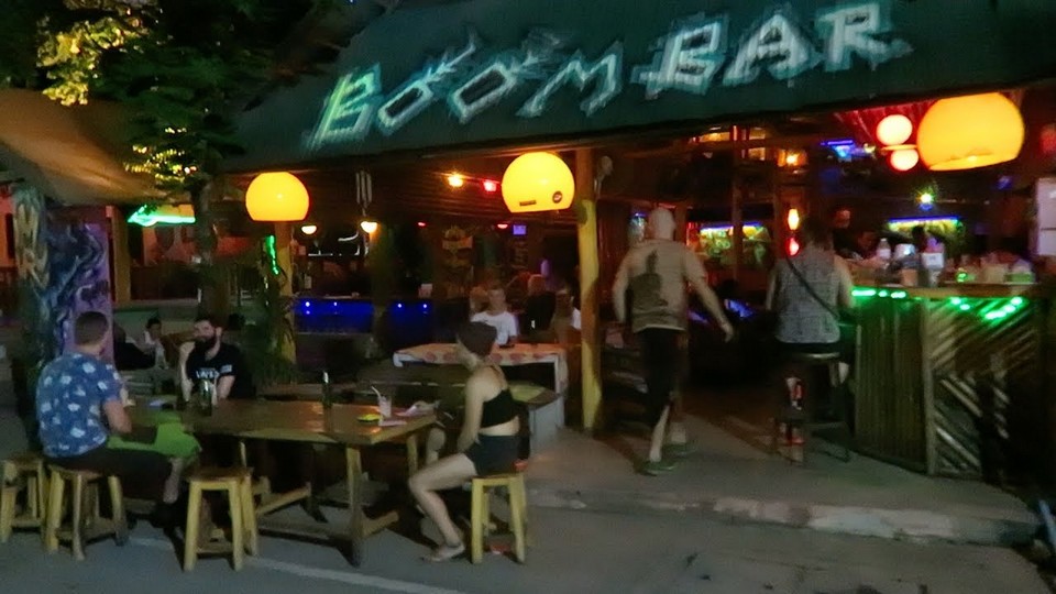 Explore the Pai night market (1)