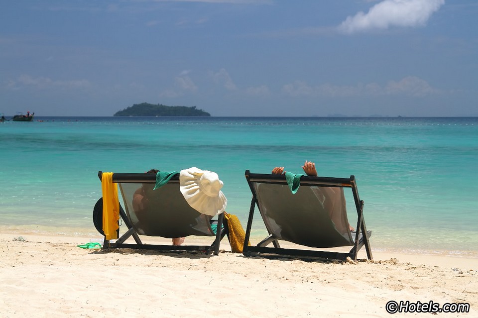 Best beaches in Thailand Laem Tong Beach — Koh Phi Phi (1)
