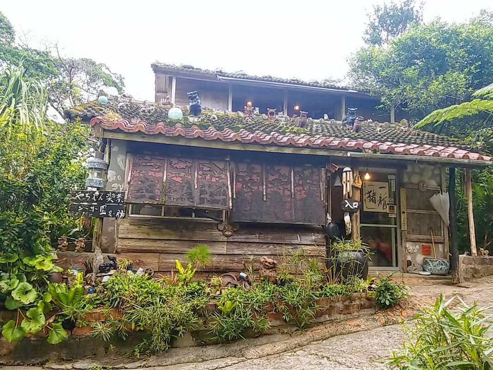 Best cafes in Okinawa Yachimun Kissa Shisa-en (Yachimun café) (1)
