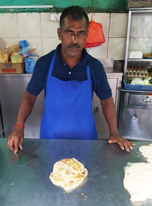 Cake made from rice flour or flour, dip with milk to eat, quite delicious.