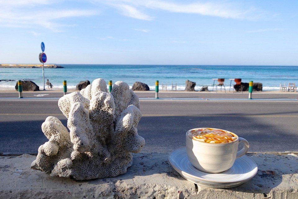 Will be a Whale Cafe (1)