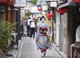 geisha in kyoto