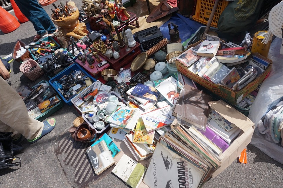 Best flea market seoul Dongmyo Flea Market (10)