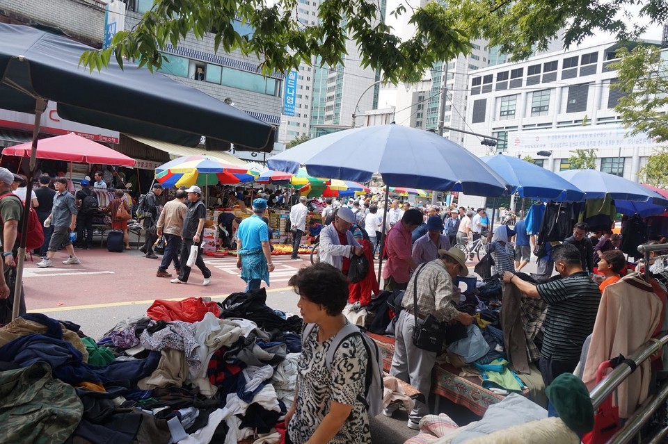 Best flea market seoul Dongmyo Flea Market (11)