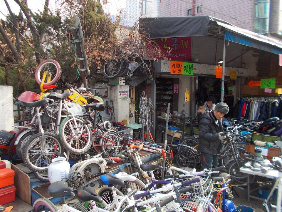 Best flea market seoul Dongmyo Flea Market (6)