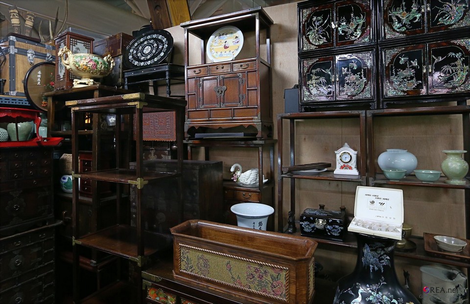 Folk flea market Seoul (Seoul city’s flea market) (1)