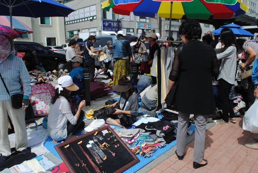Seocho Saturday Market (Seocho Flea Market) (1)
