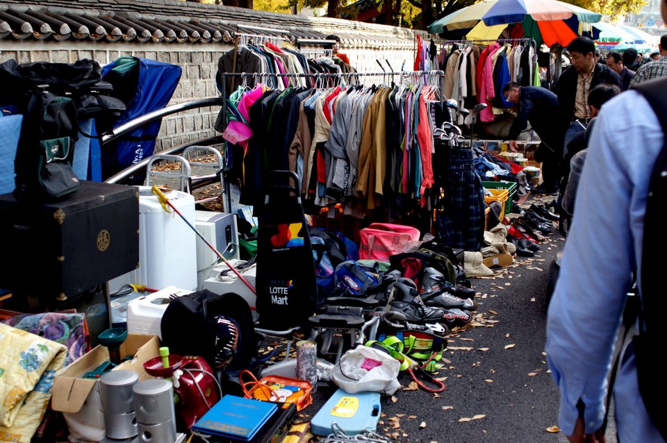 Top flea market Seoul Hwanghak-dong Flea Market (5)
