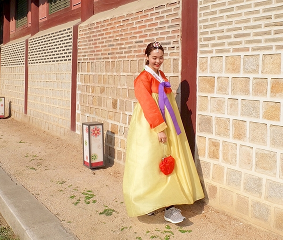 All stores rent out accessories matching with the Hanbok you’ve choosen