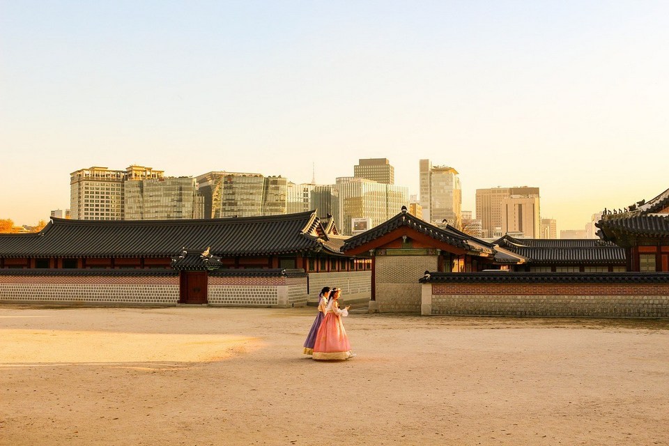 Enter your Joseon-dynasty dreams by renting a hanbok in Seoul