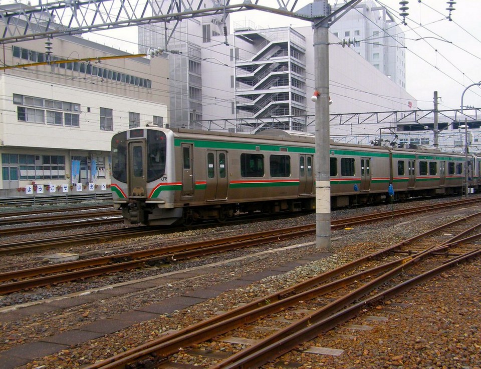 JR Senzan Line train