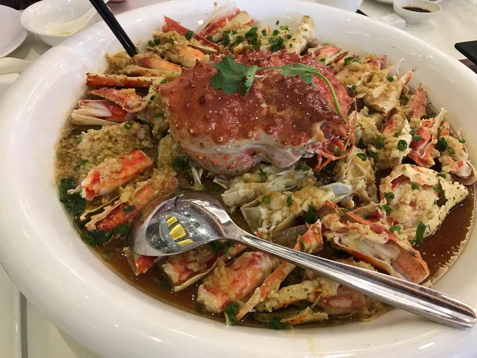 Steamed king crab with soy sauce