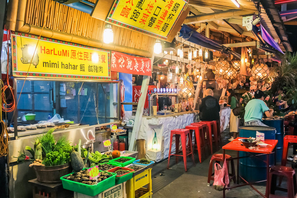 Dongdamen night market