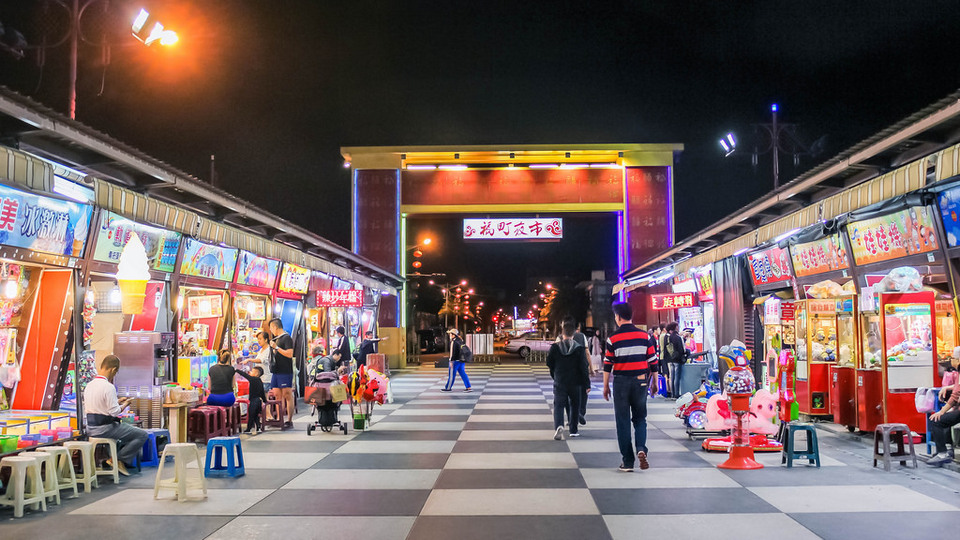 Dongdamen night market