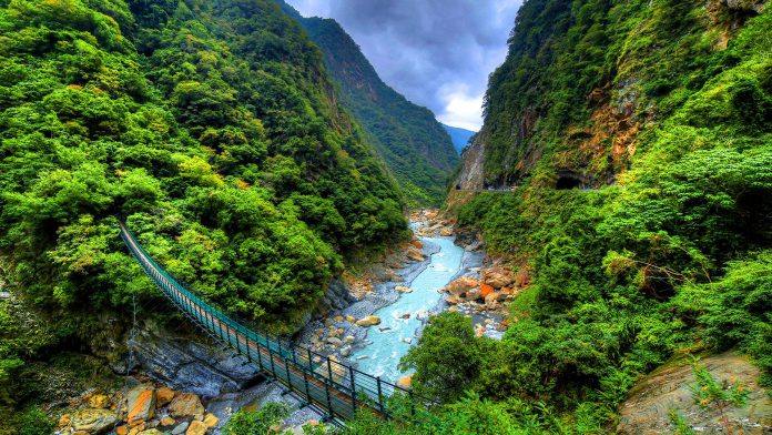 A romantic scenery of Taroko National Park