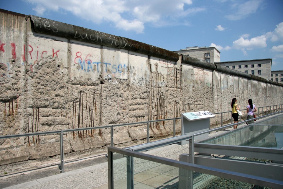 berlin-wall-monument-at-topographie-des-terrors