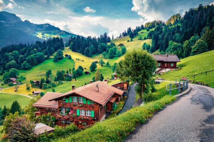 Wengen-Swiss-Alpine-village-in-Switzerland