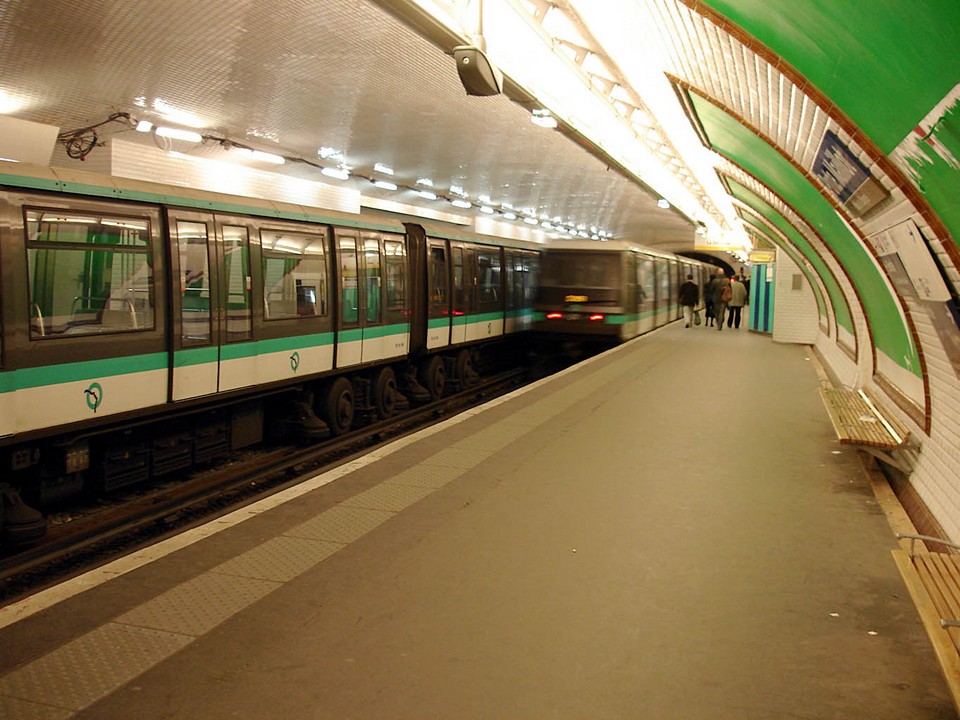 Porte Maillot Station