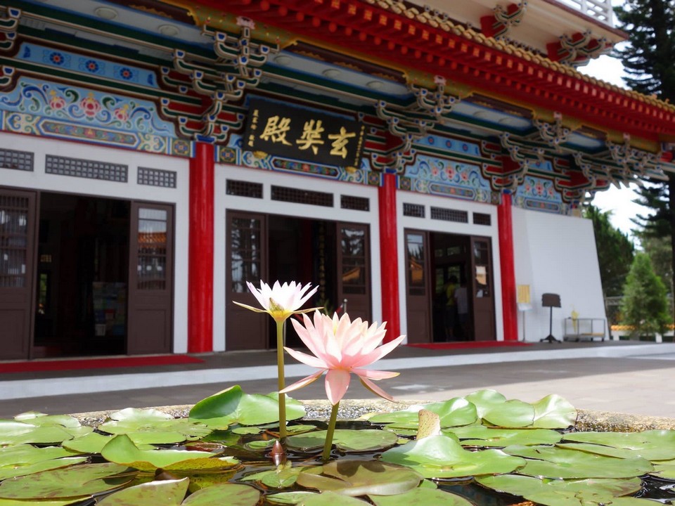 xuanzang temple sun moon lake