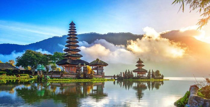 pura ulun danu bratan temple bali