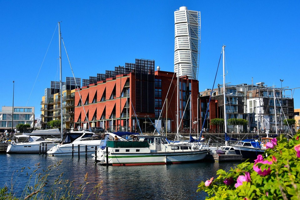 Sweden-Malmo-Western-Harbour-Turning-Torso-1440×961