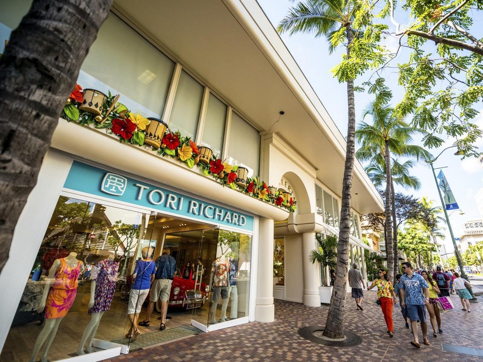 Kalakaua Avenue Shopping