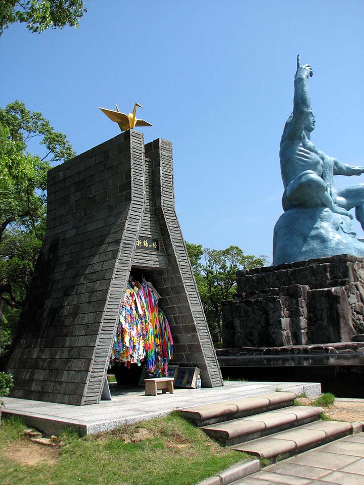 nagasaki-crane monument