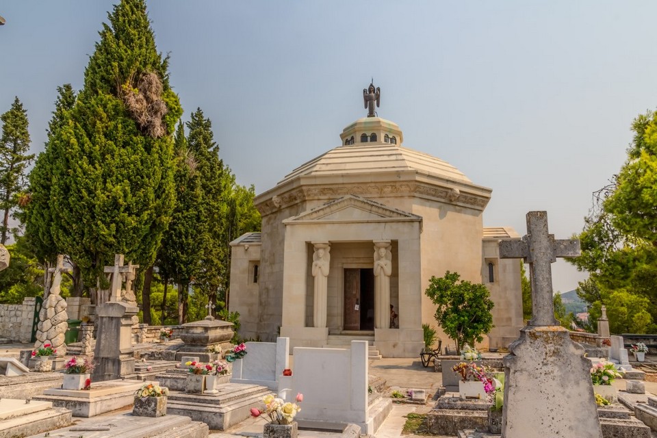 Mauzolej-obitelji-Racic-2