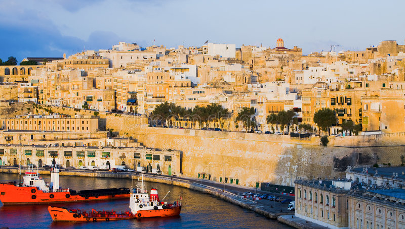 valletta-malta-waterfront-buildings-7566763