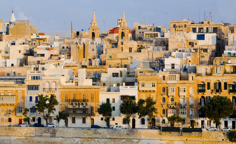 valletta-malta-waterfront-buildings-7566798