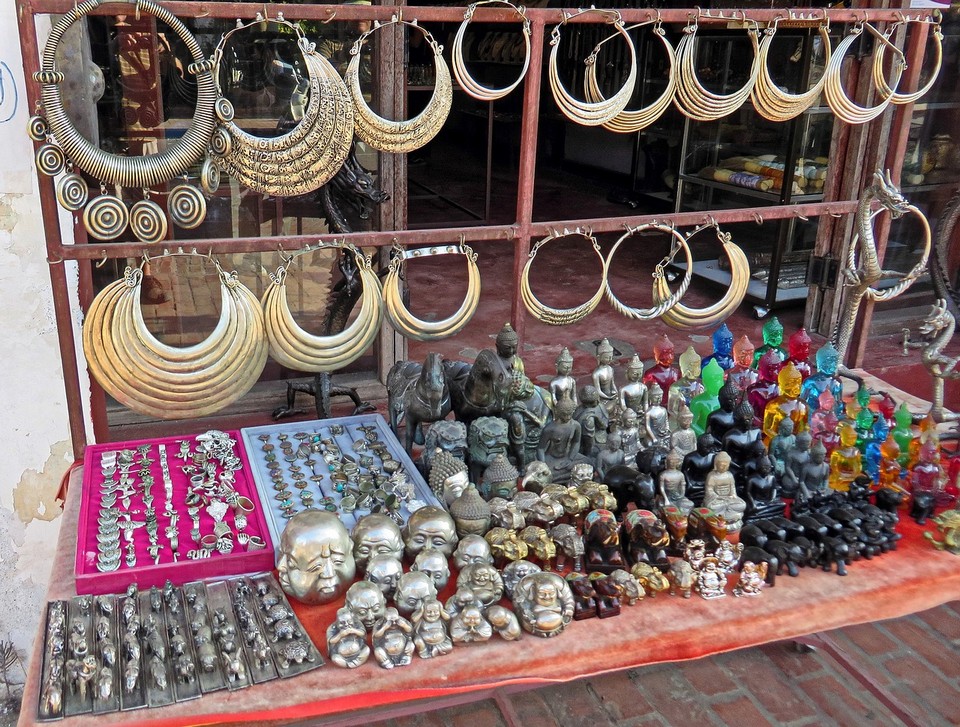 laos-souvenirs