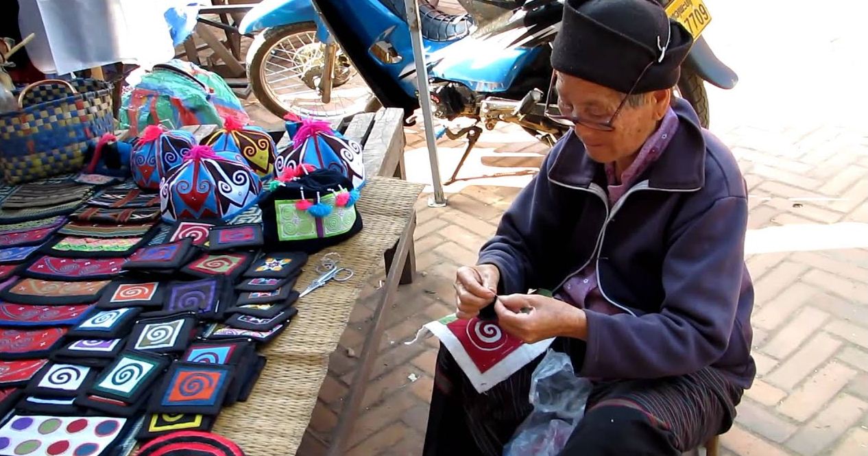 laos handicrafts.1