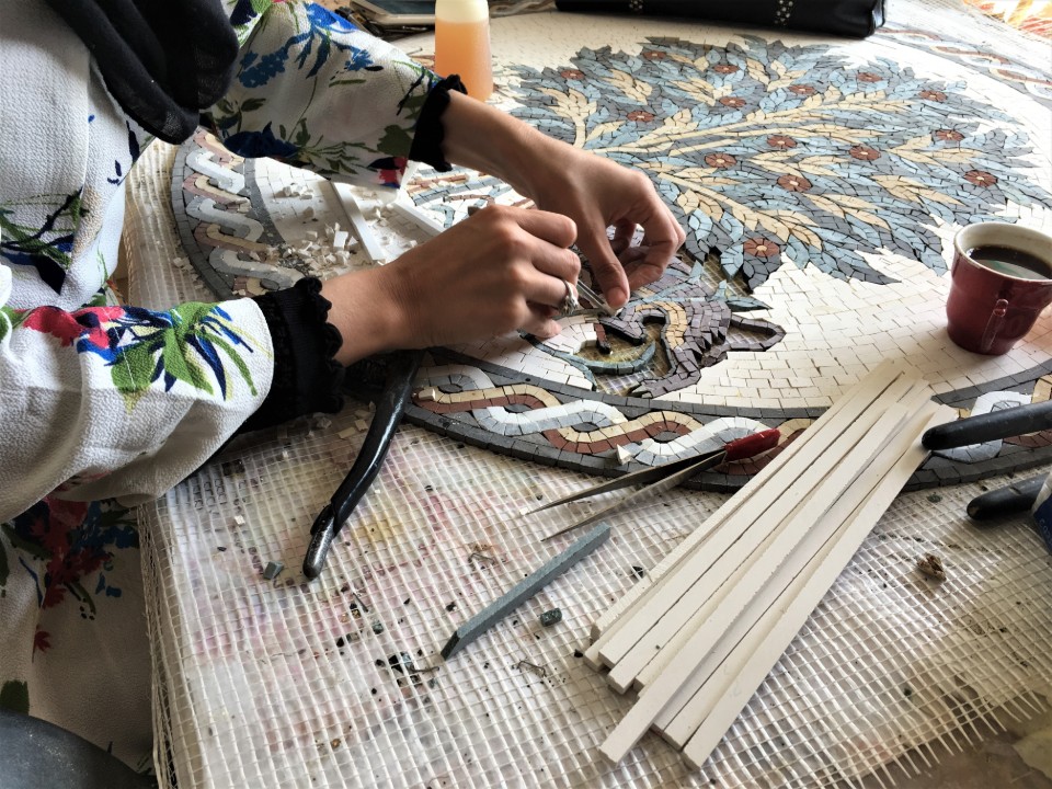 Jordan-woman-making-mosaic