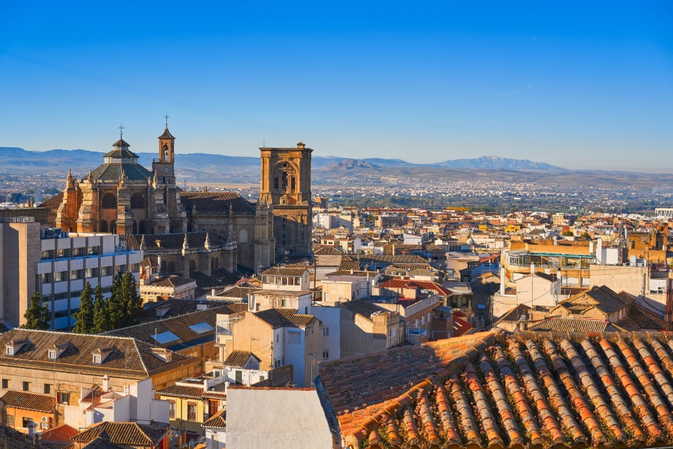 Explore-Granadas-Old-Town-on-the-scaled