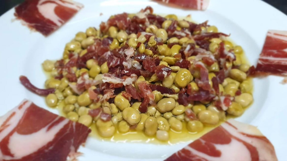Habas con Jamón