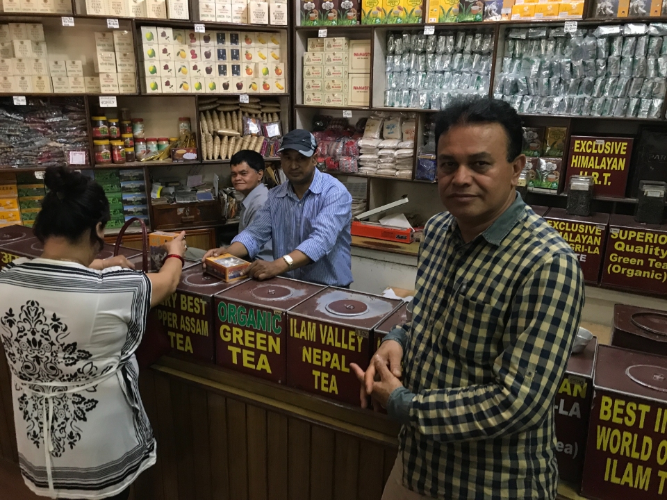 0704N_Nepal-tea shop