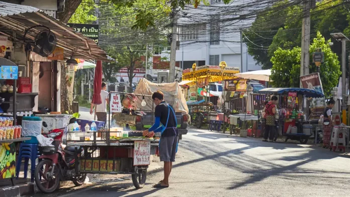 old-city-chiang-mai-thailand-kykdfw-1 (1)