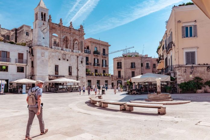mercantile-square-old-town-bari-city