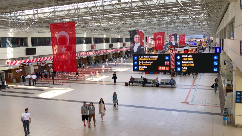 2Antalya_Airport_-_International_Terminal_2