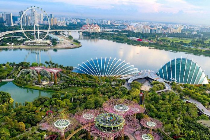 Gardens-by-the-Bay-and-Singapore-Flyer