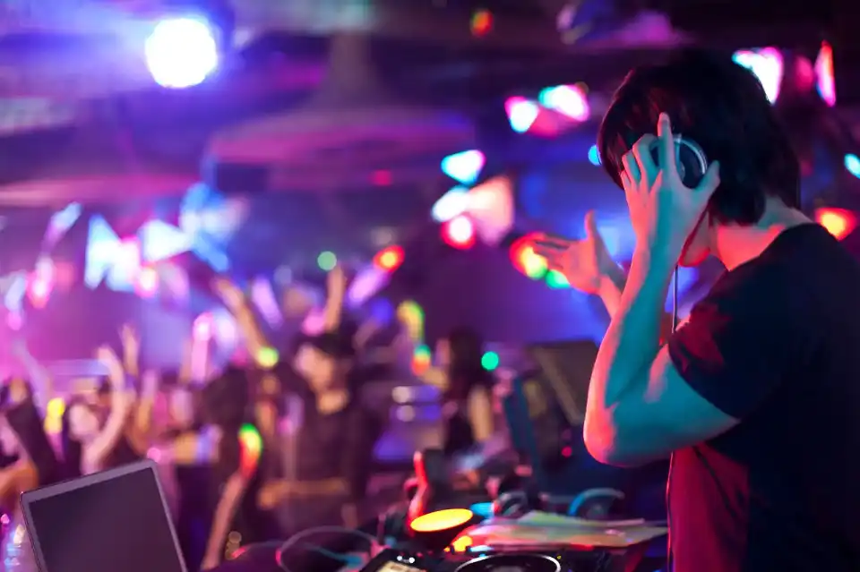 top 10 nightclubs osaka