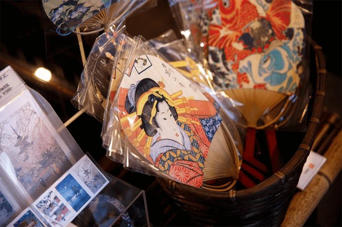 Ukiyo-e Edo Uchiwa in Tokyo