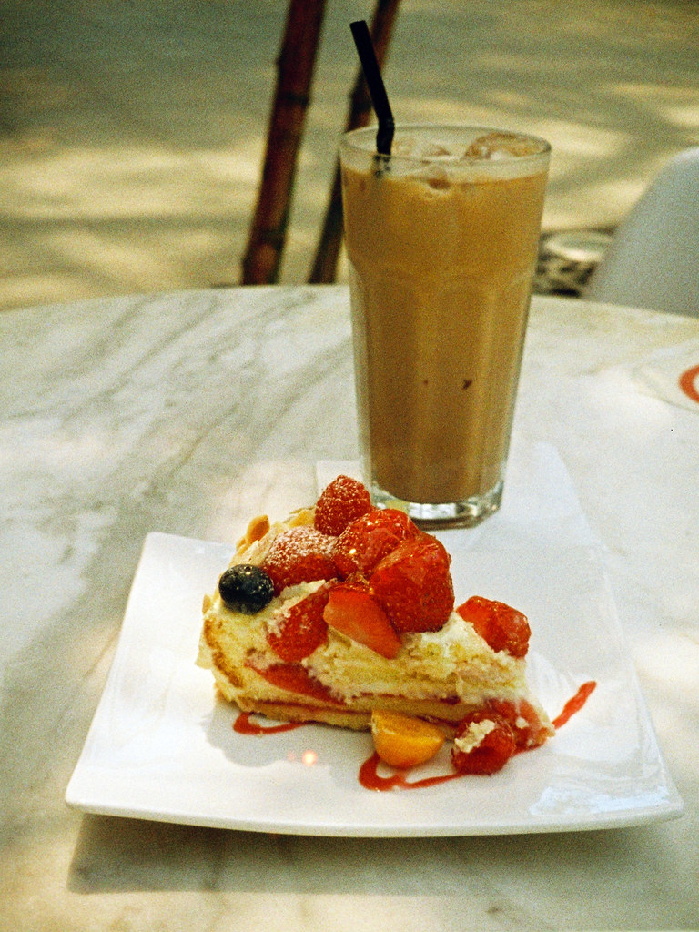 Strawberry shortcake with milk coffee at Nectarie, Clarke Quay