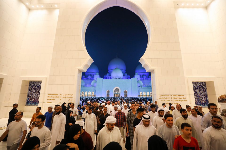 Attend the Ramadan month at Sheikh Zayed Grand Mosque